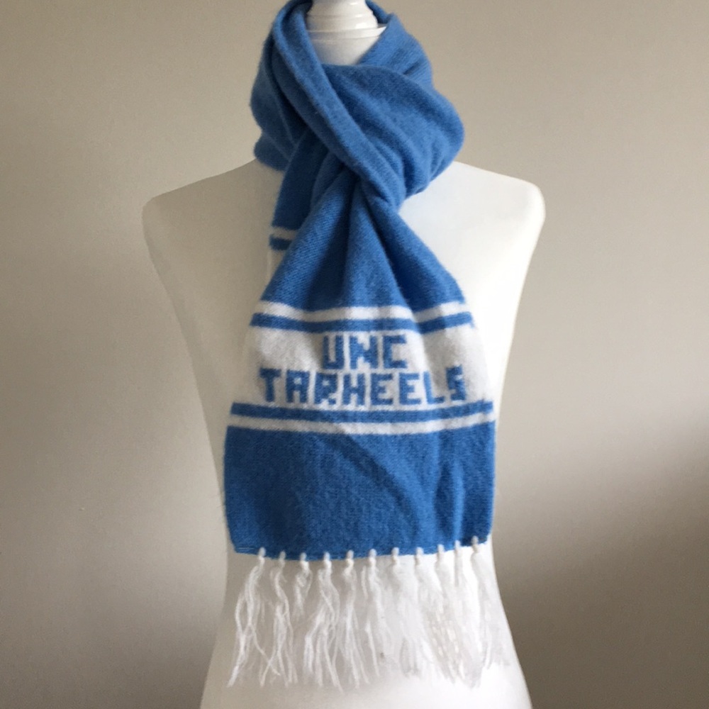 UNC Tarheels vintage vibe scarf with tassels - Picture 1 of 3
